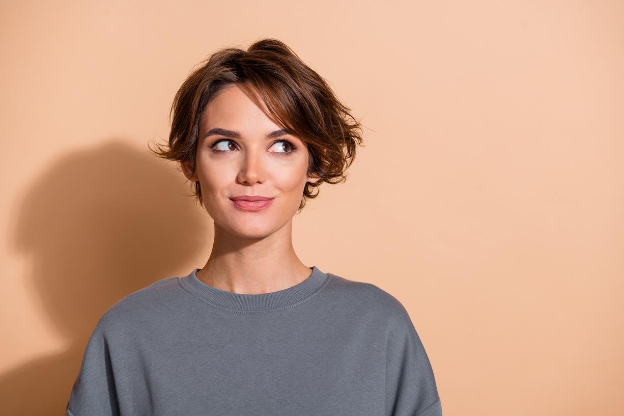 Morena Com Cabelo Grisalho