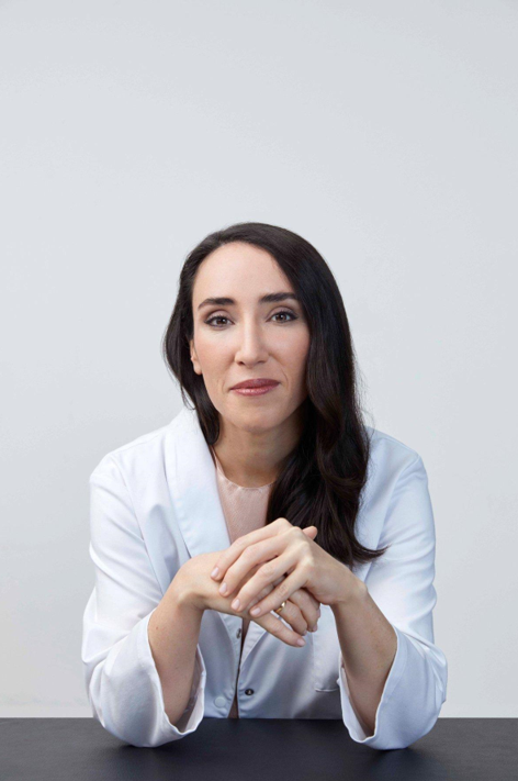 Dra Cristina Eguren  Dermatologista LOral Paris