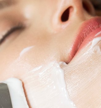 desfrute-de-uma-massagem-facial-volumizadora-de-dez-minutos-hero