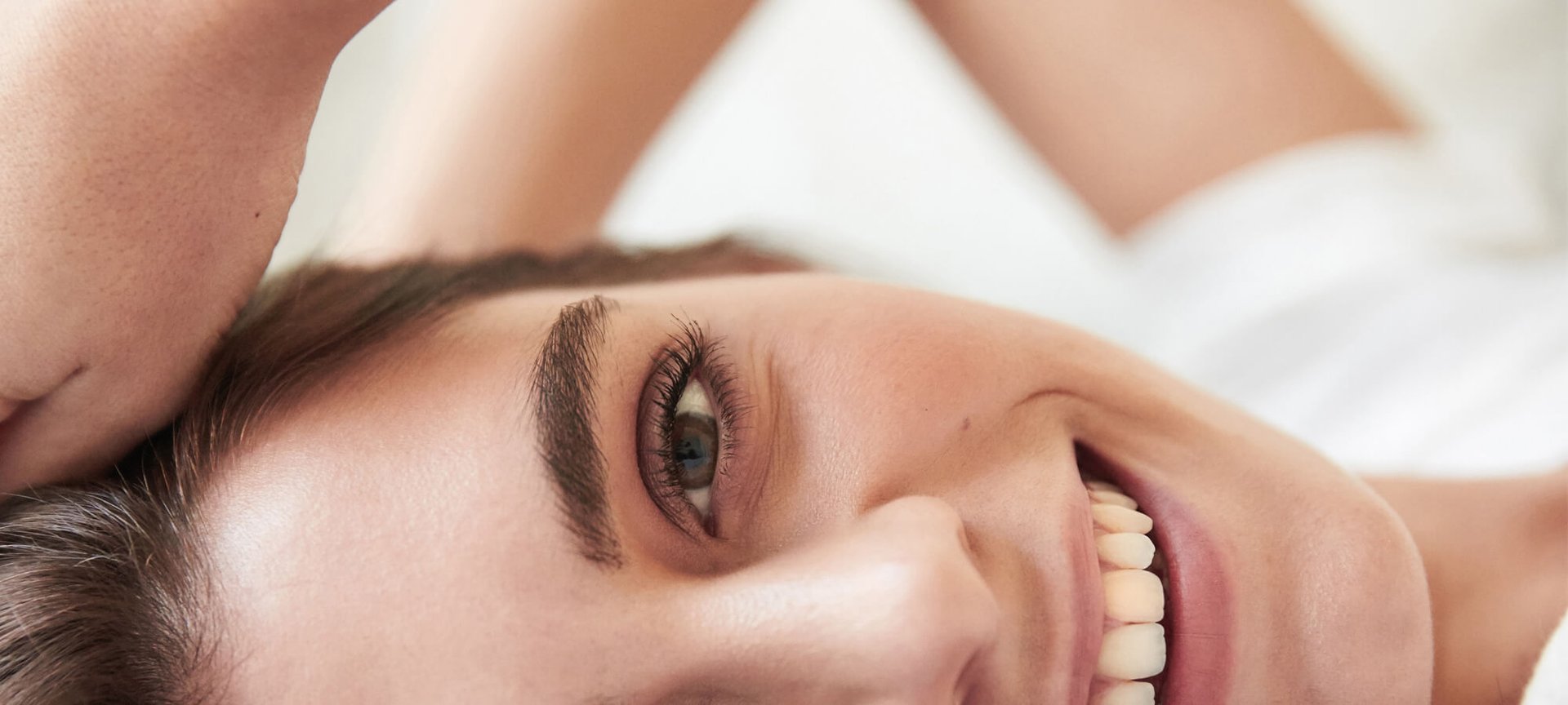 consiga-o-look-de-brilho-natural-como-se-nao-tivesse-maquilhagem-hero