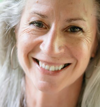 continue-com-uma-pele-flexivel-e-resplandecente-mesmo-com-a-menopausa-hero