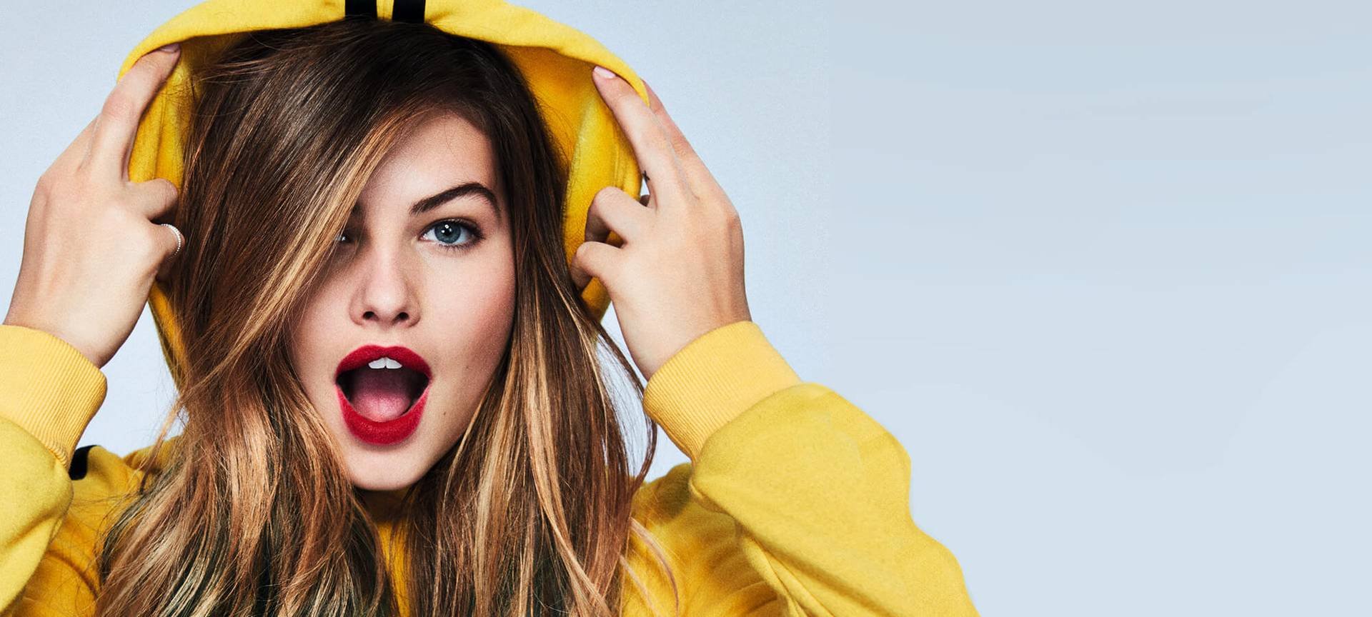 Thylane Blondeau Colorista Yellow Hero