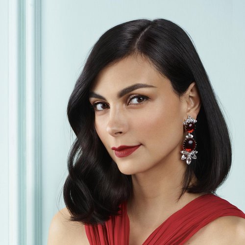 morena-baccarin-magic-retouch-spray-hero