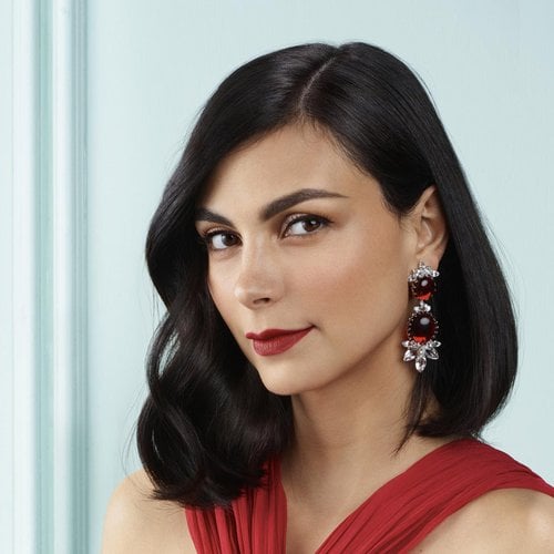 morena-baccarin-magic-retouch-spray-hero