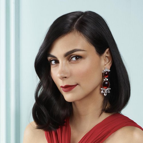 morena-baccarin-magic-retouch-spray-hero