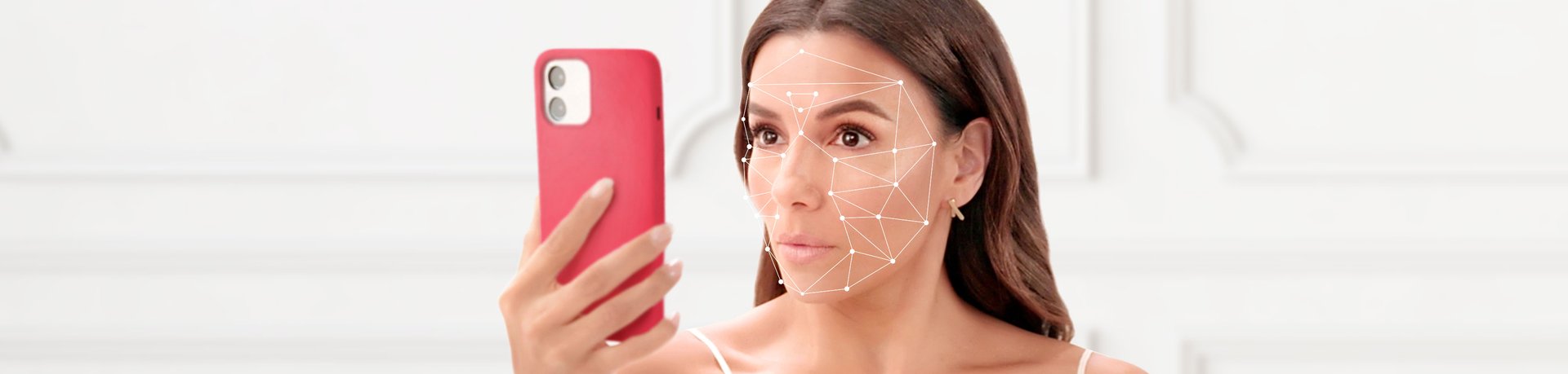 Mulher a utilizar os serviços de experiência virtual da L'Oréal Paris